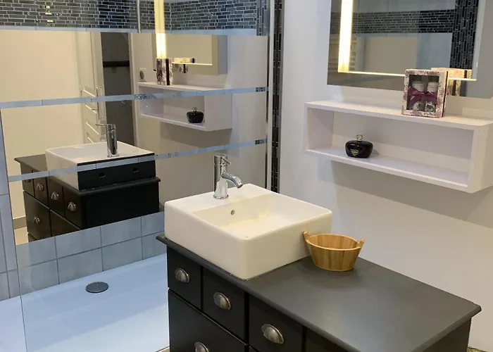 La Maison De Josephine * Montignac-Charente